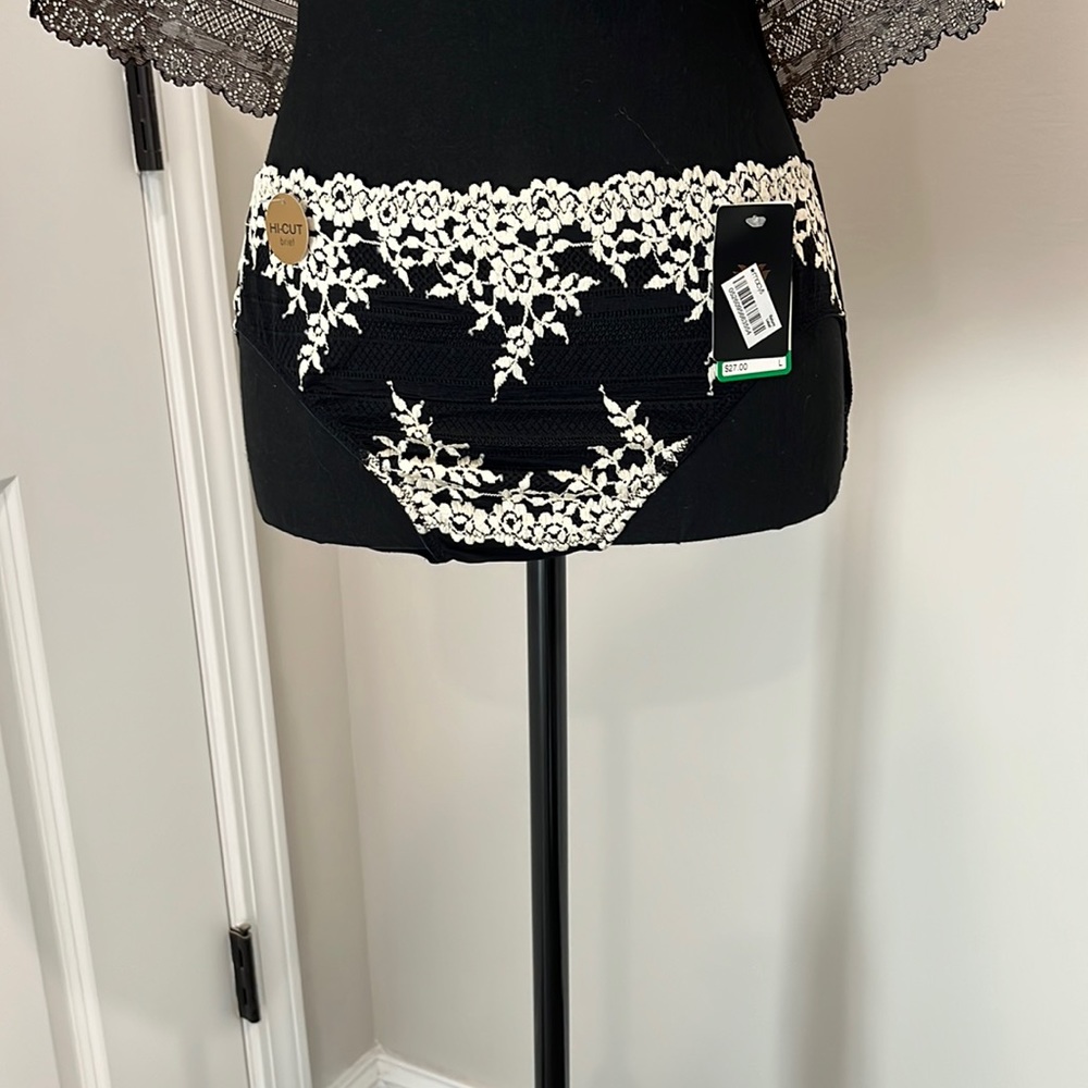 Embrace Lace Hi-cut brief